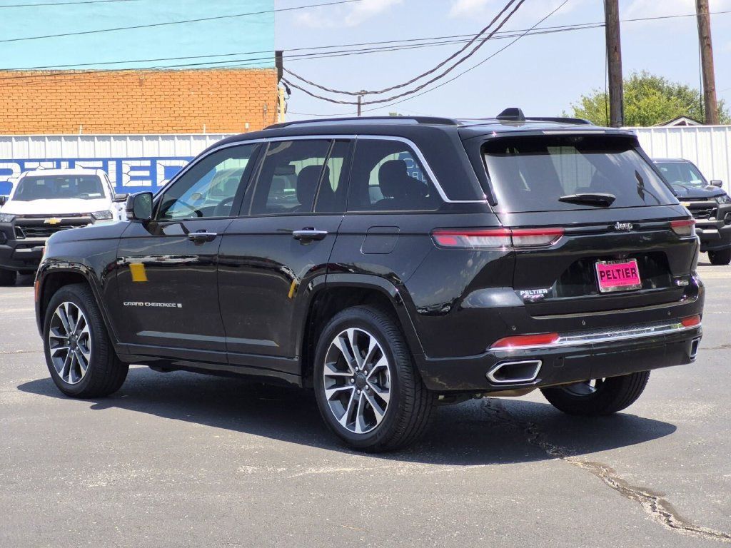 Used 2023 Jeep Grand Cherokee Overland w/ Luxury Tech Group IV AWD/4WD image 4
