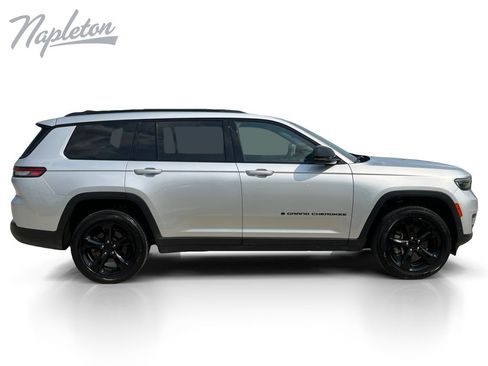Used 2023 Jeep Grand Cherokee L Laredo AWD/4WD image 7