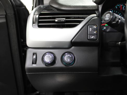 Used 2018 Chevrolet Tahoe LT image 9