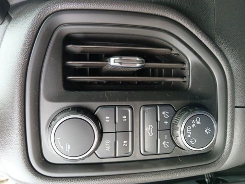 Used 2025 Chevrolet Silverado 1500 Custom Trail Boss w/ Dark Appearance Package image 25