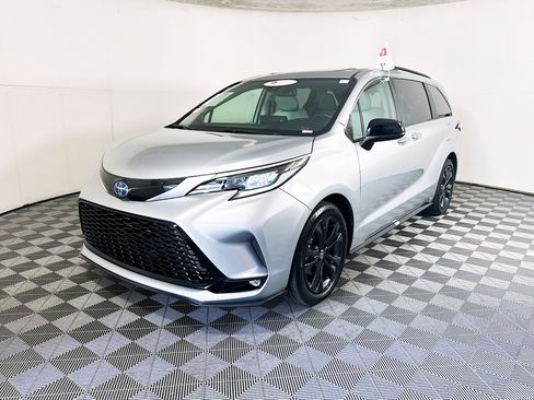Certified 2023 Toyota Sienna XSE w/ XSE Plus Package FWD image 7
