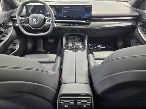 Certified 2024 BMW 530i w/ Convenience Package RWD image 13
