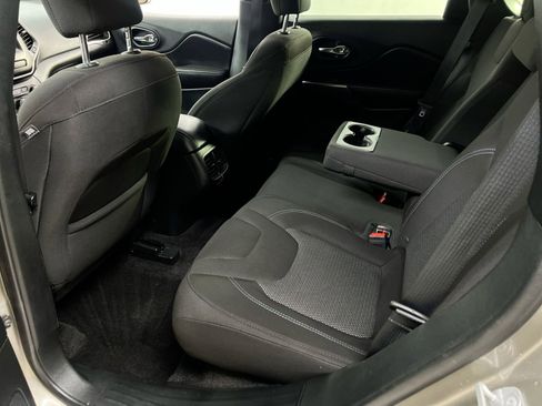 Used 2019 Jeep Cherokee Latitude w/ Popular Appearance Group image 28