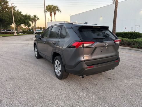 Used 2019 Toyota RAV4 LE image 3