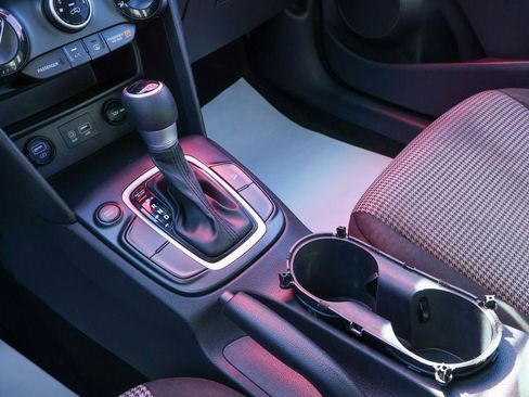 Used 2021 Hyundai Kona SE w/ Cargo Package image 17