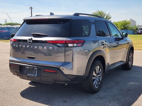 Used 2025 Nissan Pathfinder SV FWD image 4