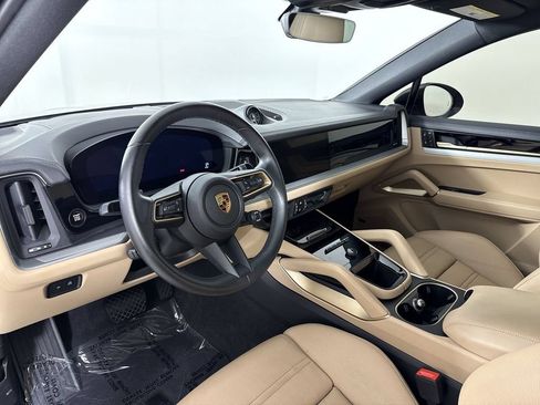 Certified 2024 Porsche Cayenne Coupe AWD/4WD image 4