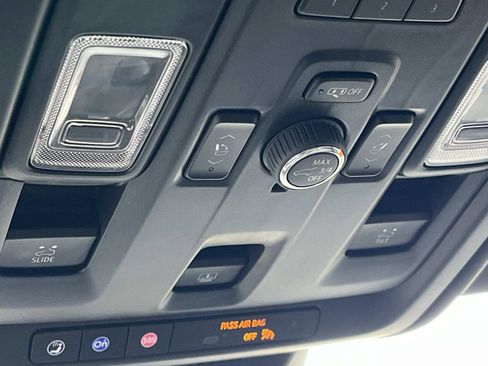 Used 2022 Cadillac Escalade ESV Premium Luxury image 32