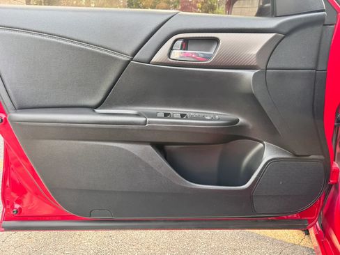 Used 2016 Honda Accord Sport image 10