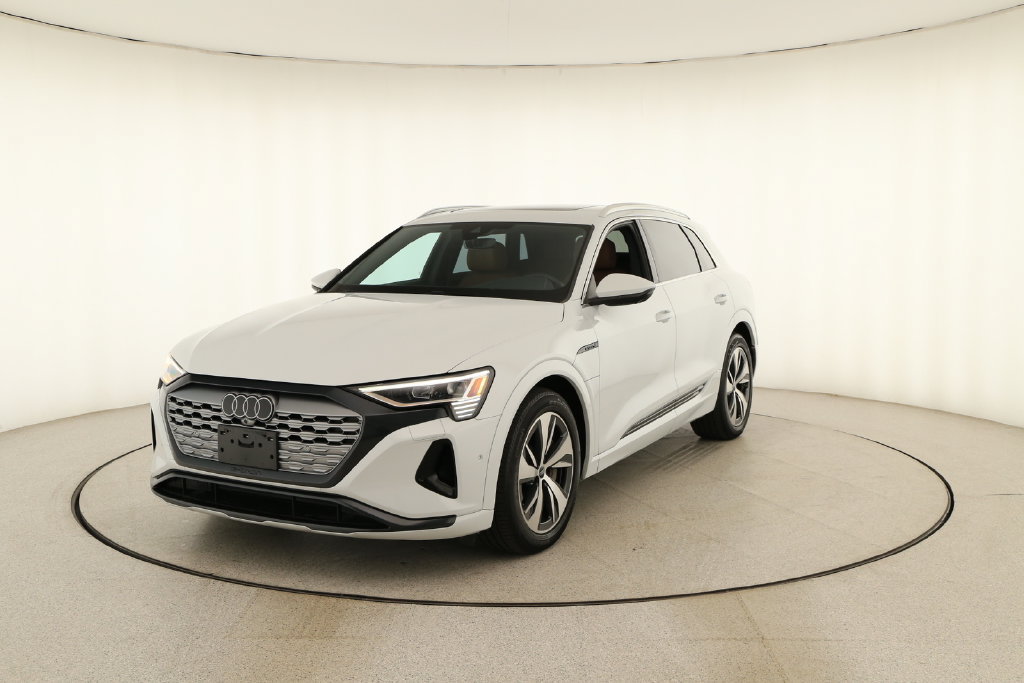 Used 2024 Audi Q8 e-tron Premium Plus AWD/4WD image 12