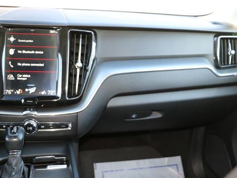 Used 2018 Volvo XC60 T6 Momentum w/ Convenience Package image 13