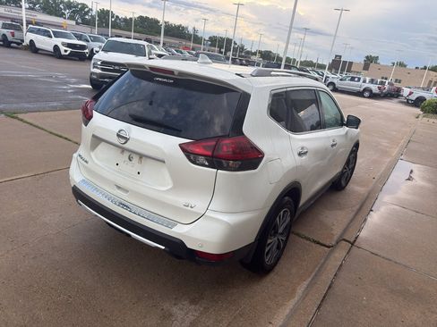 Used 2019 Nissan Rogue SV w/ Premium Package FWD image 6