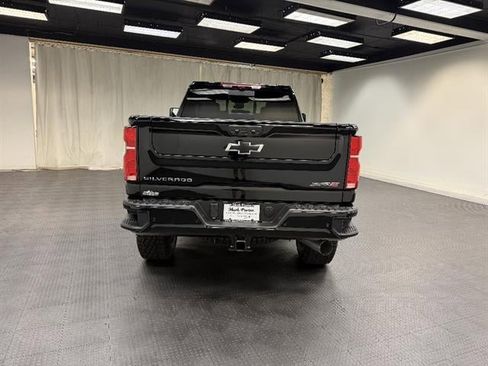 New 2026 Chevrolet Silverado 2500 ZR2 AWD/4WD image 3