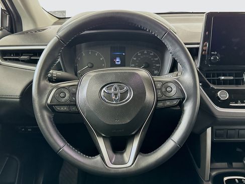 Used 2025 Toyota Corolla Cross LE image 18