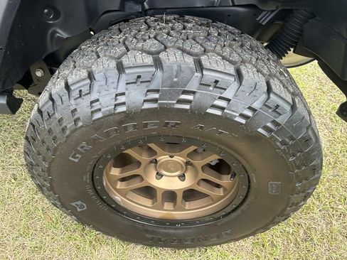 Used 2020 Jeep Wrangler Sport S image 18