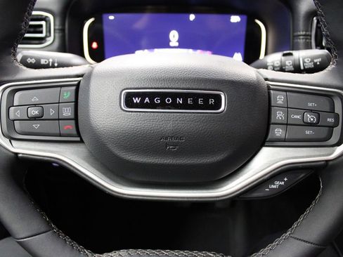Used 2025 Jeep Wagoneer Series II image 11