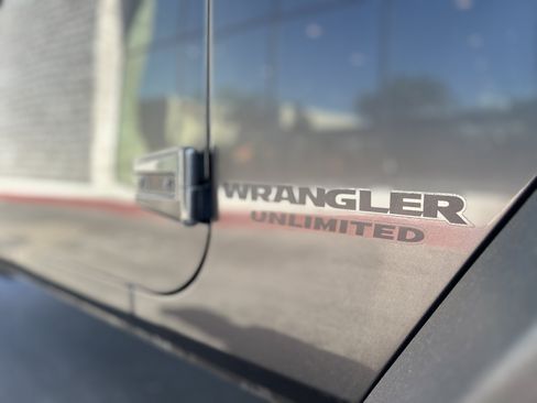 Used 2017 Jeep Wrangler Unlimited Sport AWD/4WD image 10