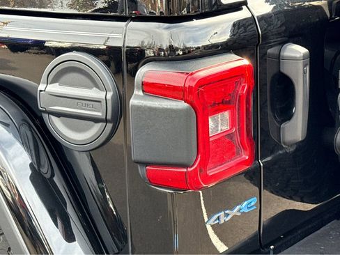 Used 2023 Jeep Wrangler Unlimited Rubicon 4xe image 6