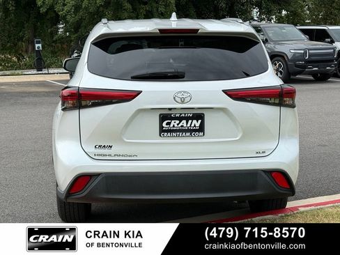Used 2022 Toyota Highlander XLE FWD image 6