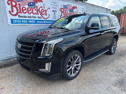 Used 2020 Cadillac Escalade Luxury w/ Escalade Sport Edition AWD/4WD image 6