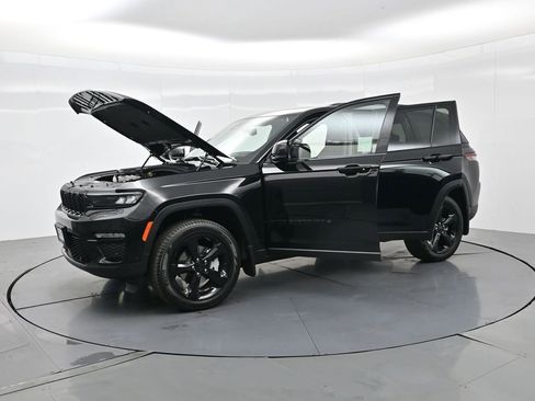 New 2025 Jeep Grand Cherokee Limited w/ Luxury Tech Group II image 43