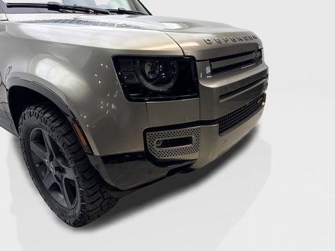 Used 2023 Land Rover Defender 110 X-Dynamic SE AWD/4WD image 17