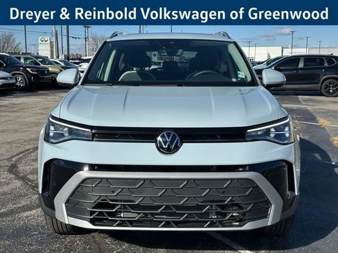 New 2026 Volkswagen Taos SE image 2