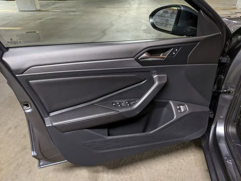 Certified 2023 Volkswagen Jetta SE w/ Panoramic Sunroof Package FWD image 9