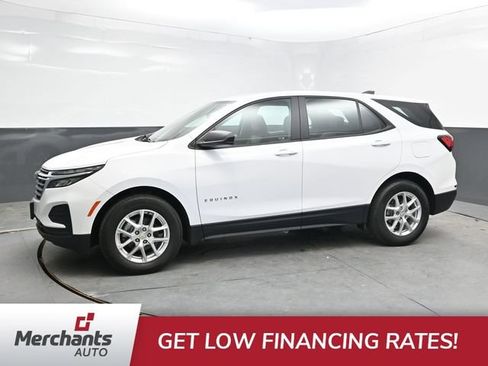 Used 2024 Chevrolet Equinox LS FWD image 3
