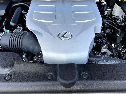 Used 2023 Lexus GX 460 Luxury w/ Accessory Package AWD/4WD image 32