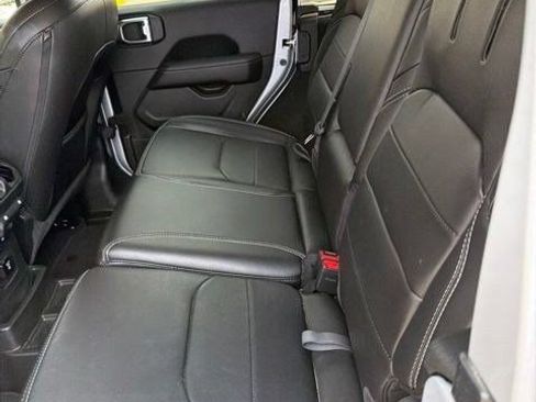Used 2022 Jeep Wrangler Unlimited Sahara w/ Cold Weather Group AWD/4WD image 7