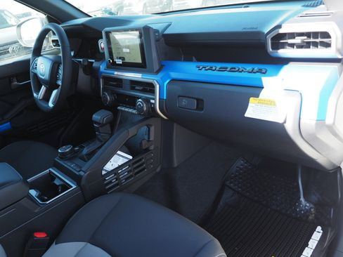 New 2025 Toyota Tacoma TRD Off-Road image 17