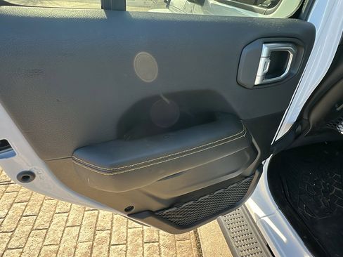 Certified 2024 Jeep Wrangler Sahara w/ Technology Group image 22