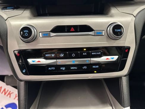 Used 2023 Ford Explorer XLT w/ Equipment Group 202A image 28