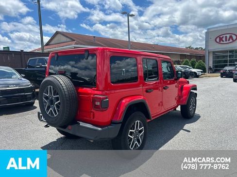 Used 2025 Jeep Wrangler Unlimited Sahara AWD/4WD image 5