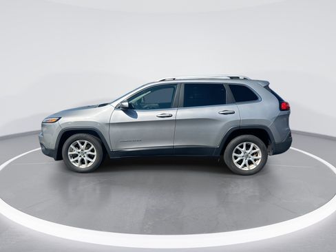 Used 2018 Jeep Cherokee Latitude FWD image 6
