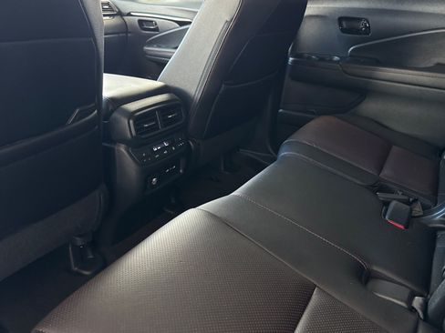 Used 2025 Honda Passport Black Edition image 26