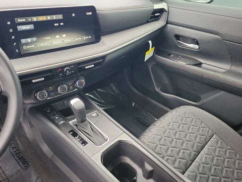 Certified 2025 Nissan Kicks SV image 11