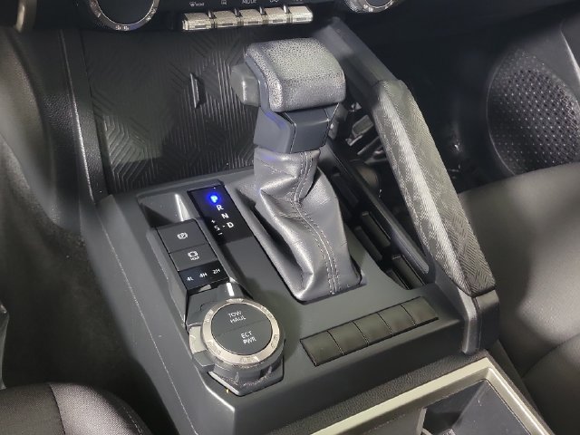 Used 2024 Toyota Tacoma SR5 AWD/4WD image 30