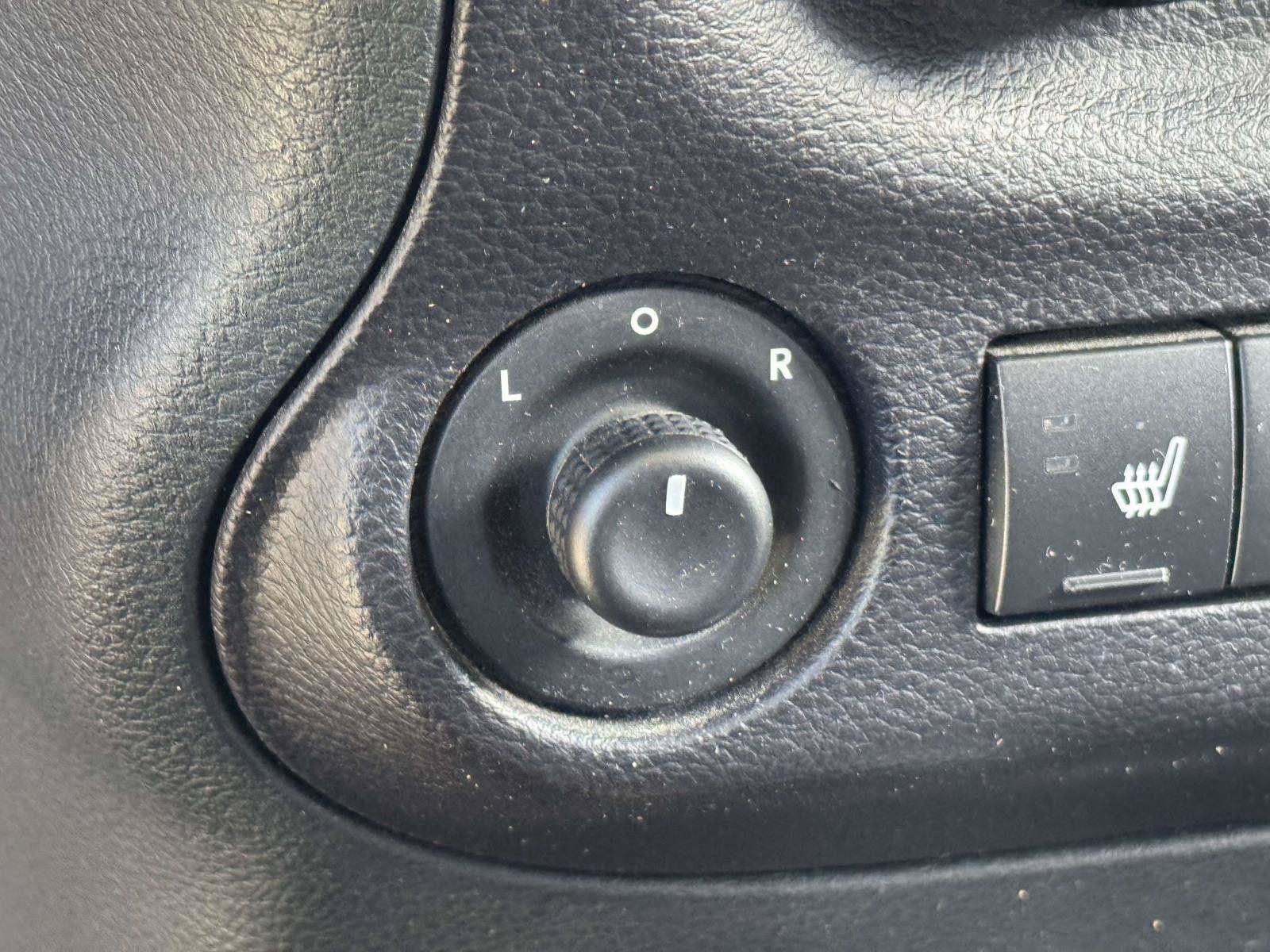 Used 2018 Jeep Wrangler Unlimited Rubicon w/ Connectivity Group AWD/4WD image 6