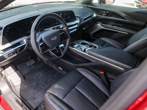 Used 2025 Cadillac Lyriq Luxury w/ LPO, Floor Liner Package AWD/4WD image 10