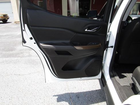 Used 2023 GMC Acadia SLE w/ Driver Convenience Package FWD image 22