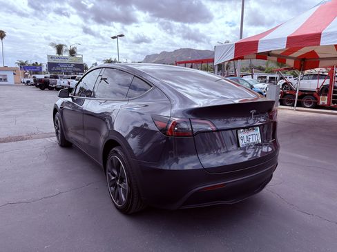 Used 2024 Tesla Model Y Long Range AWD/4WD image 7
