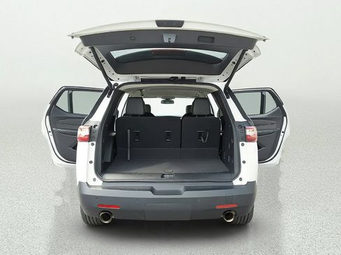Used 2021 Chevrolet Traverse LT w/ LPO, Floor Liner Package FWD image 14