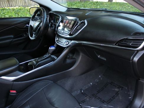Used 2017 Chevrolet Volt Premier FWD image 19