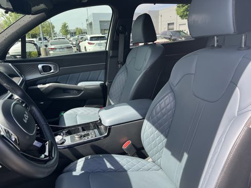 Used 2025 Kia Sorento SX Prestige image 16