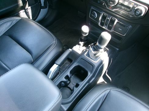 Used 2023 Jeep Wrangler Unlimited Sahara w/ Cold Weather Group AWD/4WD image 15
