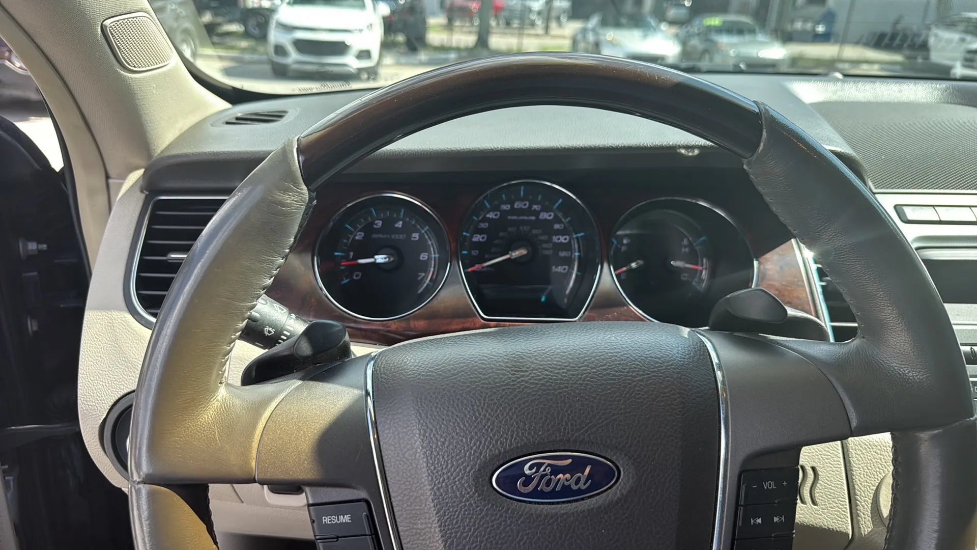 Used 2010 Ford Taurus Limited FWD image 13