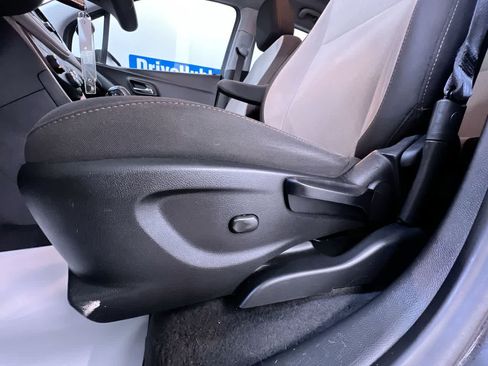 Used 2020 Chevrolet Trax LS FWD image 13