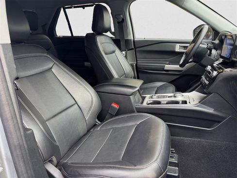 Certified 2024 Ford Explorer Limited image 14